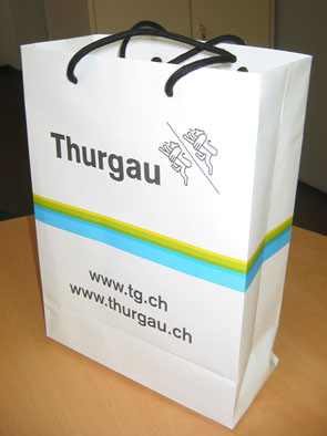 Papier Tragtasche Kanton Thurgau mit schwarzer Kordel